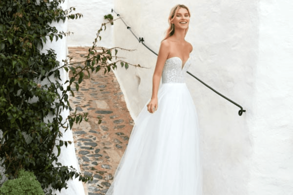 Tutti i tipi di scollatura per abito da sposa