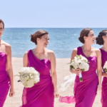 Gli abiti da cerimonia perfetti per un matrimonio in spiaggia